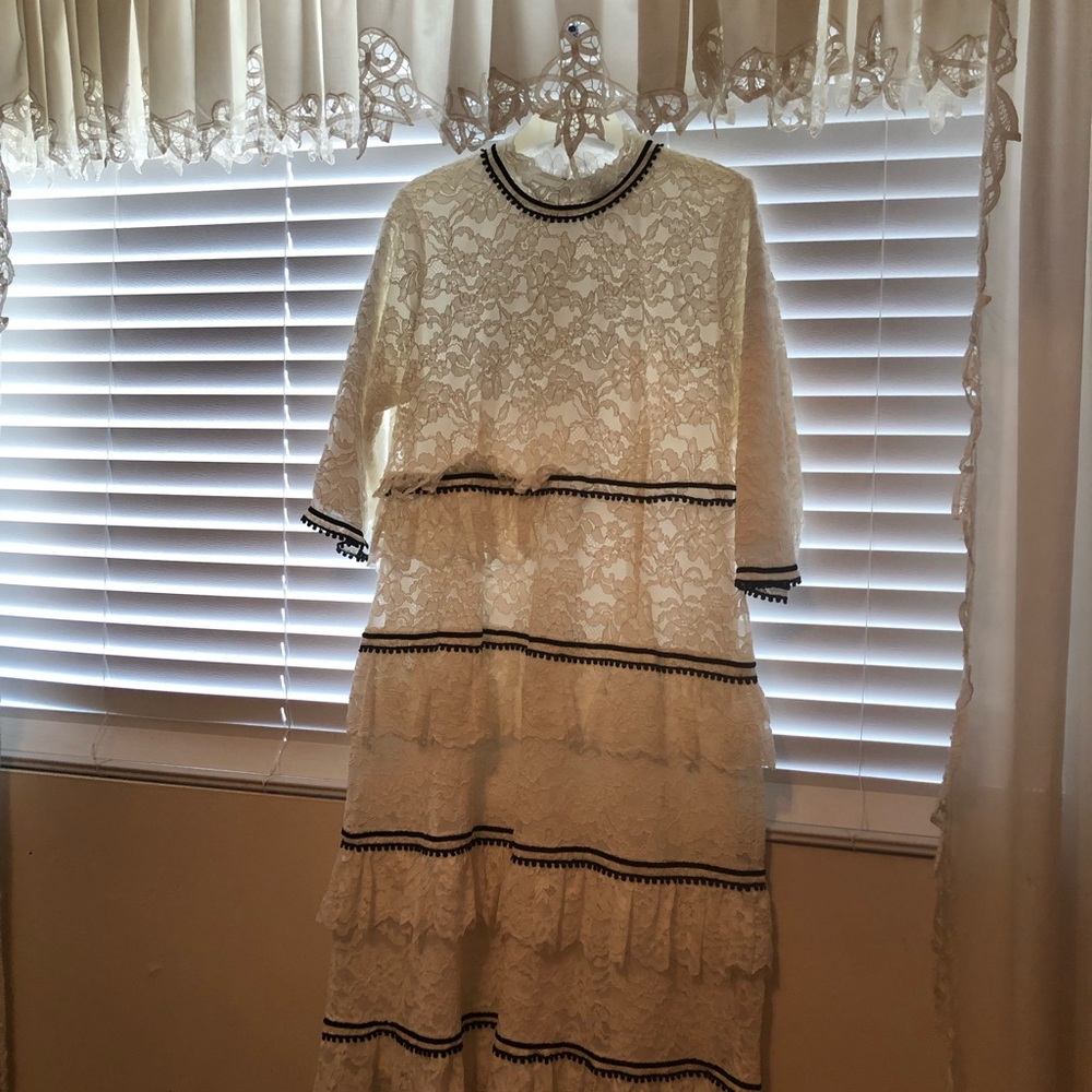 Dainty Jewell’s Dress - Picture 1 of 5